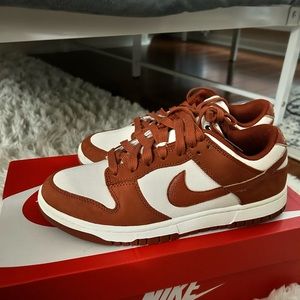 Nike dunk orange rugged womens us7.5